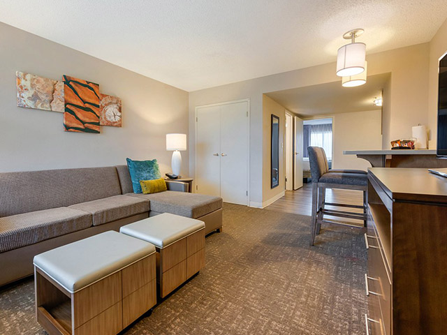 Staybridge-Royale-Parc-03