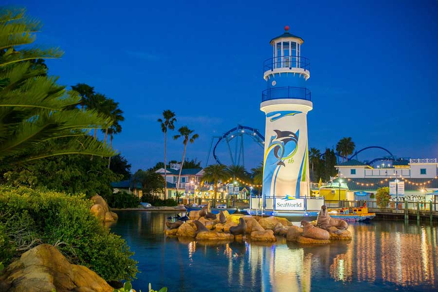 SeaWorld_entrance_900x600pxl-1