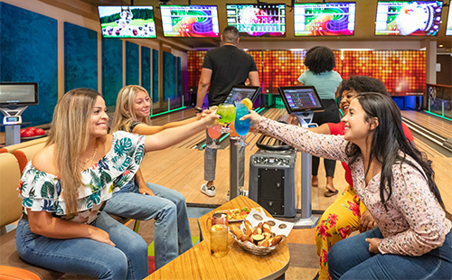 WG Lakes_BowlingAlley_Lifestyle_500x310px