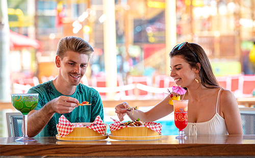 WG Lakes_Poolside Bar_Water Park_500x310px